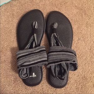 Super comfy Sanuk sandals